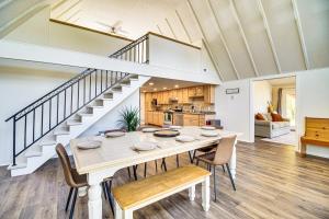 Η κουζίνα ή μικρή κουζίνα στο Boat Dock and Lake Access Family Escape in Afton!