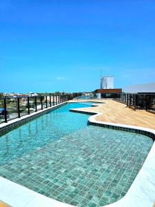 a large swimming pool on top of a building at Edifício Porto City, estrutura completa no centro de Porto By HM in Porto De Galinhas