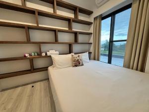 Ένα ή περισσότερα κρεβάτια σε δωμάτιο στο Love米渡假會館