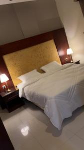 Ένα ή περισσότερα κρεβάτια σε δωμάτιο στο Apartment in Dammam Al Jawhara Self-Check-in - Special Location