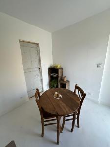 a wooden table and two chairs in a room at La Casita in Maisoncelles-du-Maine