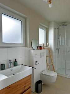 Koupelna v ubytování Ferienwohnung auf dem Weingut am Klotz