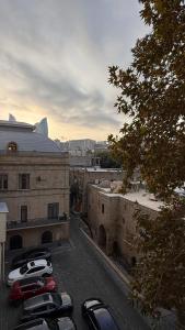 Cảnh núi rừng hoặc tầm nhìn ra núi từ căn hộ