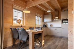 Kuchyň nebo kuchyňský kout v ubytování Hello Zeeland - Zeeduinsepoort 14a