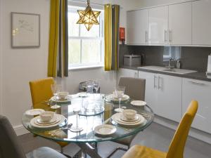 Kuchyň nebo kuchyňský kout v ubytování No 2 Railway Cuttings - Uk3402