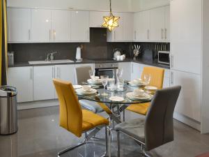 Kuchyň nebo kuchyňský kout v ubytování No 2 Railway Cuttings - Uk3402