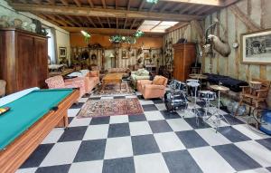 Χώρος καθιστικού στο Cozy Home In Ingrannes With Private Swimming Pool, Can Be Inside Or Outside +27 φωτογραφίες