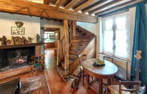 Χώρος καθιστικού στο Cozy Home In Ingrannes With Private Swimming Pool, Can Be Inside Or Outside