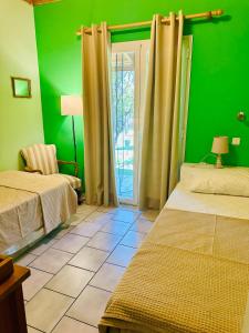 Una cama o camas en una habitación de Meduza