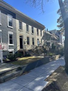 Budova, kde se apartmán nachází + 13 fotografií