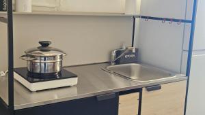 Η κουζίνα ή μικρή κουζίνα στο Tower Rooms +13 φωτογραφίες