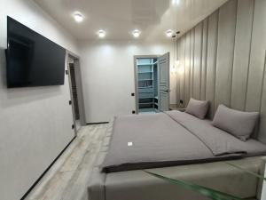 Μια τηλεόραση ή/και κέντρο ψυχαγωγίας στο 2к Елегантний люкс