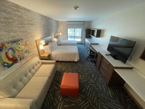 Ένα ή περισσότερα κρεβάτια σε δωμάτιο στο Home 2 suites