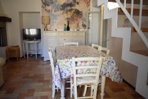 Μια τηλεόραση ή/και κέντρο ψυχαγωγίας στο Appartamento La Fontana, Assisi