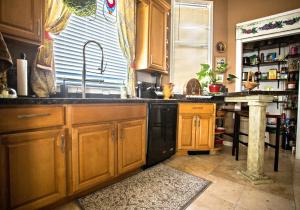 Η κουζίνα ή μικρή κουζίνα στο Page Street Stays +12 φωτογραφίες