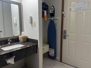 Koupelna v ubytování Quality inn Neosho + 3 fotografie