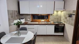 Φωτογραφία από το άλμπουμ του Eco Garden Home στο Πιτέστι