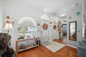 Kuchyň nebo kuchyňský kout v ubytování Boaters Dream Pool Spa & Dock Walking & Biking