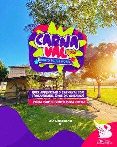 ein Schild für einen Vergnügungspark mit einem Schild in der Unterkunft Bonito Plaza Hotel in Bonito