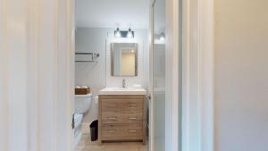 Koupelna v ubytování Palmettobay#2, 2 Bedroom4 Twin Beds Park2 Cars + 33 fotografií