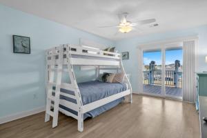 Postel nebo postele na pokoji v ubytování A Sea View Cottage by Oak Island Accommodations + 146 fotografií