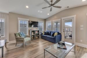 Μια τηλεόραση ή/και κέντρο ψυχαγωγίας στο A Wave From It All