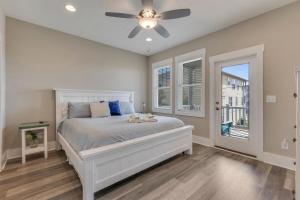 Ένα ή περισσότερα κρεβάτια σε δωμάτιο στο A Wave From It All