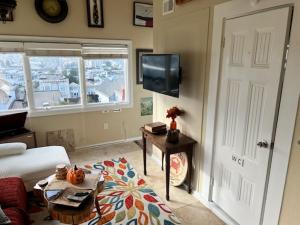 Μια τηλεόραση ή/και κέντρο ψυχαγωγίας στο Page Street Stays