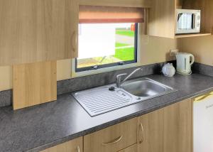 Kuchyň nebo kuchyňský kout v ubytování The Chase Holiday Park