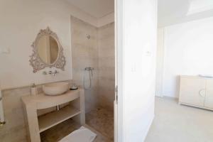 Ένα μπάνιο στο Villa Oasis Chotrana +22 φωτογραφίες