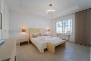 Ένα ή περισσότερα κρεβάτια σε δωμάτιο στο Villa Oasis Chotrana