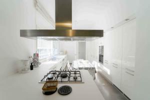 Η κουζίνα ή μικρή κουζίνα στο Villa Oasis Chotrana