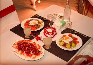 Φαγητό σε αυτό το ξενοδοχείο ή κάπου εκεί κοντά +49 φωτογραφίες