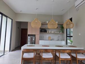 Köök või kööginurk majutusasutuses Villa 115 - 2 Bed 2 Bath Entire Villa with Private Pool