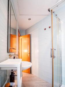 Ванна кімната в Apartment Ruzafa Market 8A