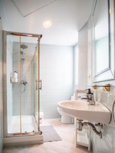 Ванна кімната в Apartment Ruzafa Market 8A