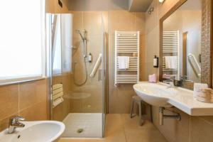 Phòng tắm tại Best Western Hotel Arya +286 ảnh