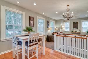 Fotografie z fotogalerie ubytování 2 Mi to Bay Park Charming Milwaukie Getaway v destinaci Milwaukie