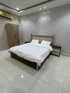 Ένα ή περισσότερα κρεβάτια σε δωμάτιο στο شاليهات الفخامة