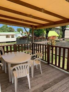 a wooden deck with a table and chairs at Camping 3 étoiles - Piscine - eehch0 in La Tremblade