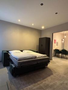 Postel nebo postele na pokoji v ubytování Apartment am Marktplatz mit XXL Garage