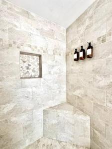 Ένα μπάνιο στο Cozy Lake House on Lake Weir +101 φωτογραφίες