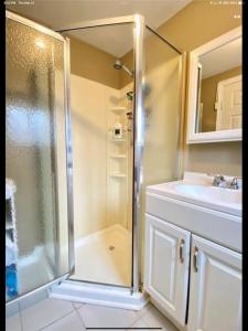 Gallery image of Tiny home close to cruise ships. in Galveston