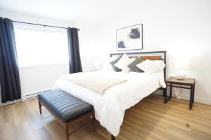 Un pat sau paturi într-o cameră la Loup +9 fotografii