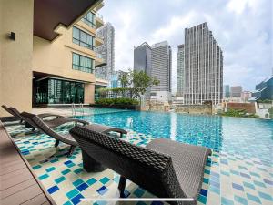 Бассейн в Near BTS l Large 85 sqm l Rooftop Pool l Sontana или поблизости