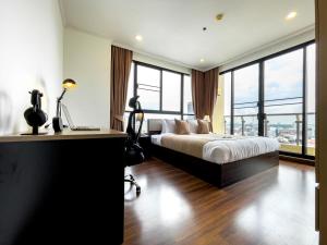 Кровать или кровати в номере Near BTS l Large 85 sqm l Rooftop Pool l Sontana +38 фотографий