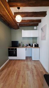 Kuchyň nebo kuchyňský kout v ubytování Les Clés Du Clocher + 3 fotografie