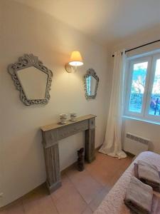 En eller flere senge i et værelse på Le Mazet Du Domaine