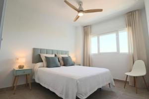 Giường trong phòng chung tại Nuevo Portil Con Vistas +6 ảnh