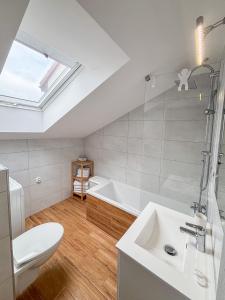 a bathroom with a tub and a toilet and a sink at The Lion Rooms -Apartamenty z aneksami kuchennymi in Ustroń +31 photos